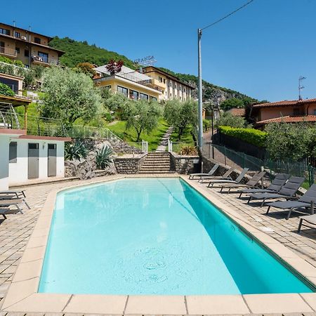 Hotel Miranda Riva di Solto Esterno foto