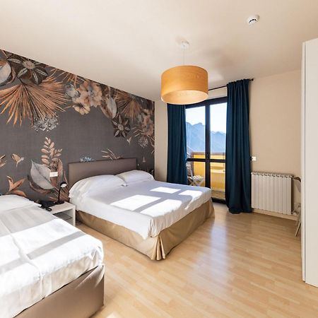 Hotel Miranda Riva di Solto Esterno foto