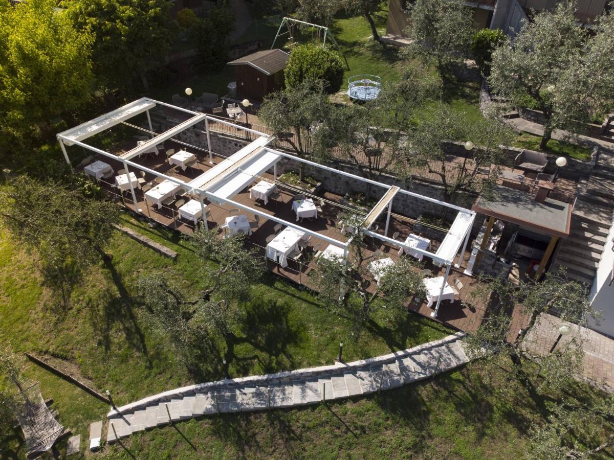 Hotel Miranda Riva di Solto Esterno foto