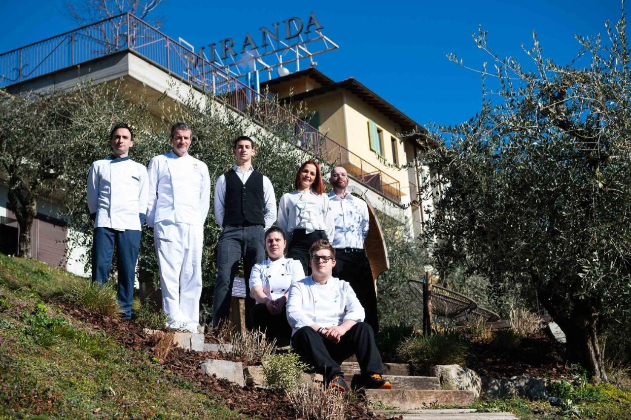 Hotel Miranda Riva di Solto Esterno foto