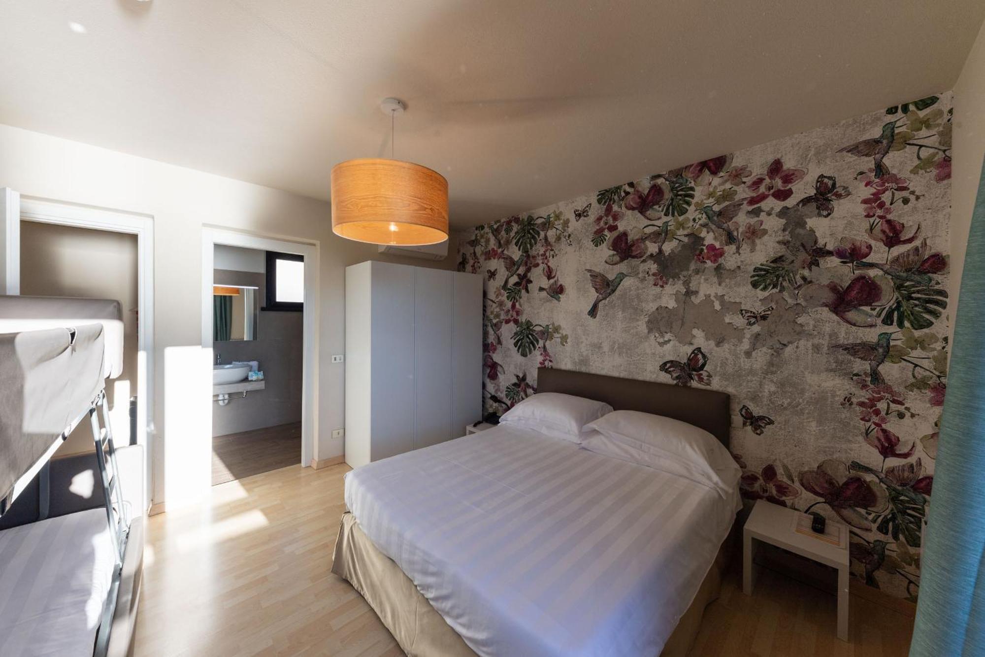 Hotel Miranda Riva di Solto Esterno foto