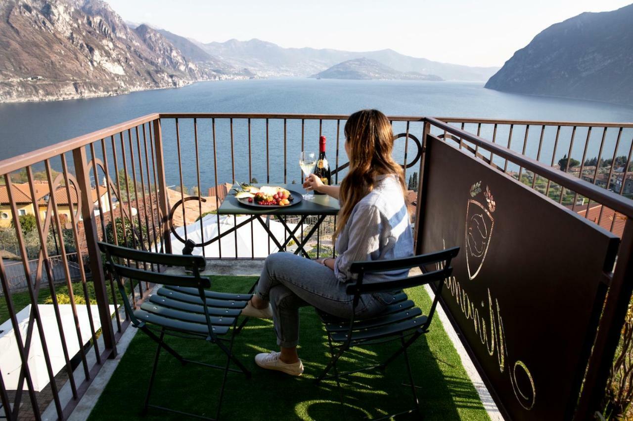 Hotel Miranda Riva di Solto Esterno foto