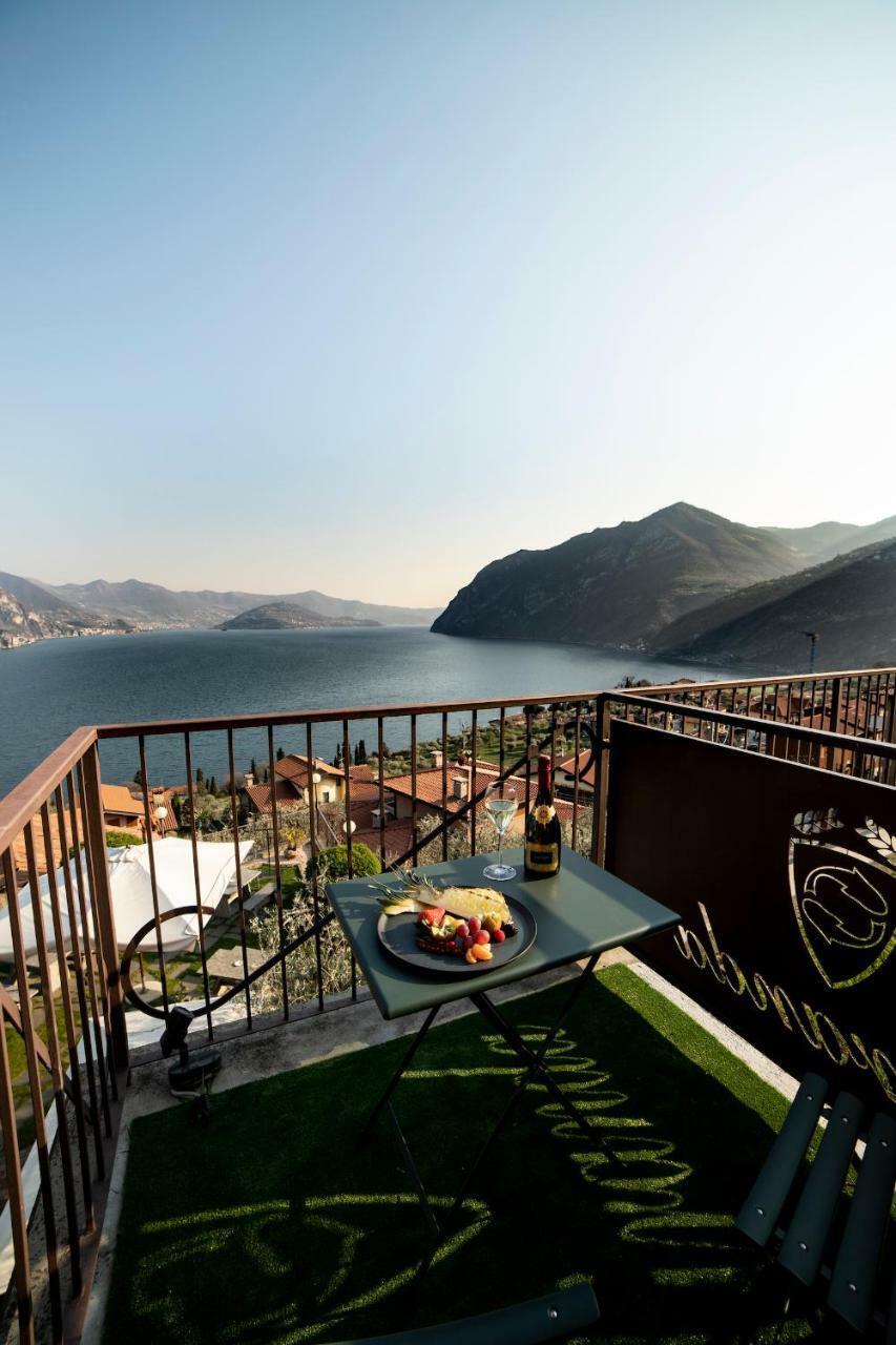 Hotel Miranda Riva di Solto Esterno foto