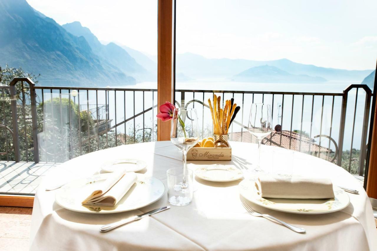 Hotel Miranda Riva di Solto Esterno foto