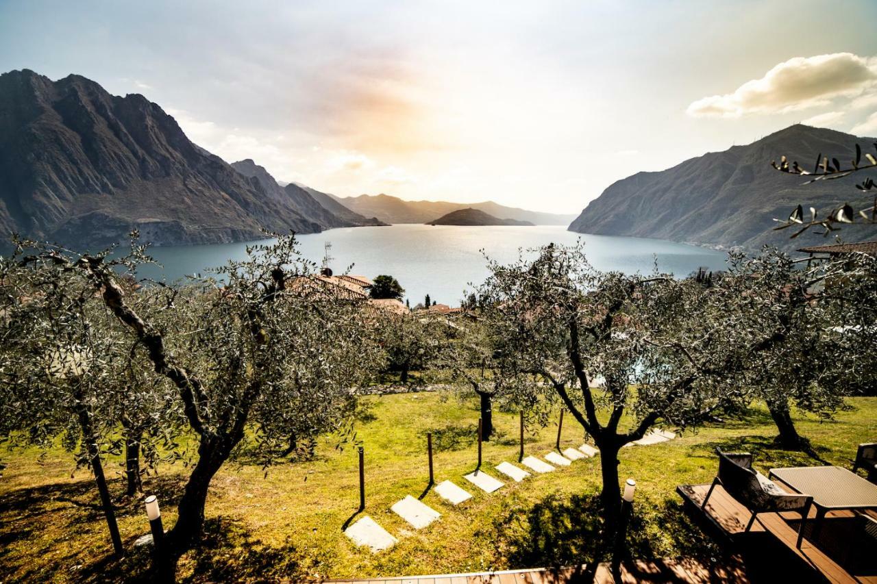 Hotel Miranda Riva di Solto Esterno foto