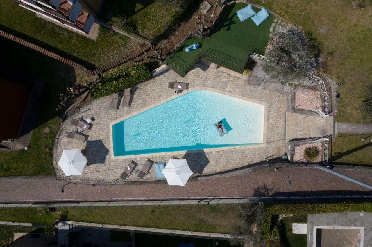 Hotel Miranda Riva di Solto Esterno foto