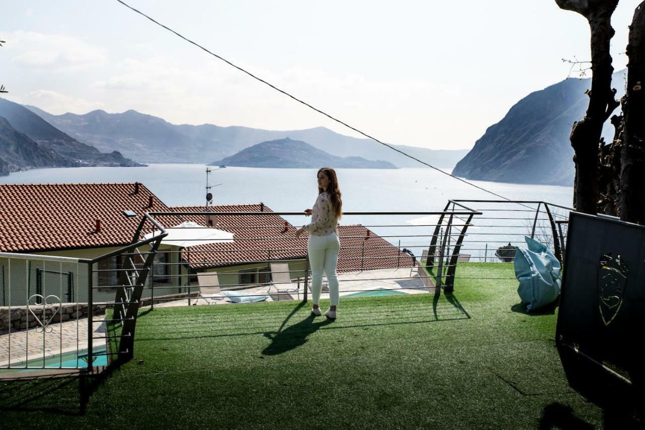 Hotel Miranda Riva di Solto Esterno foto