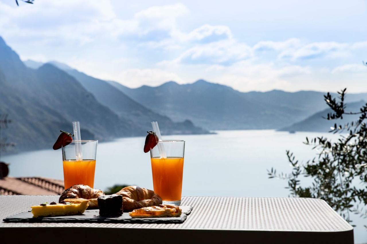 Hotel Miranda Riva di Solto Esterno foto