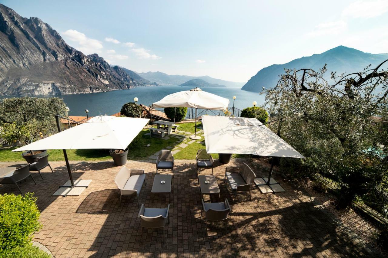 Hotel Miranda Riva di Solto Esterno foto